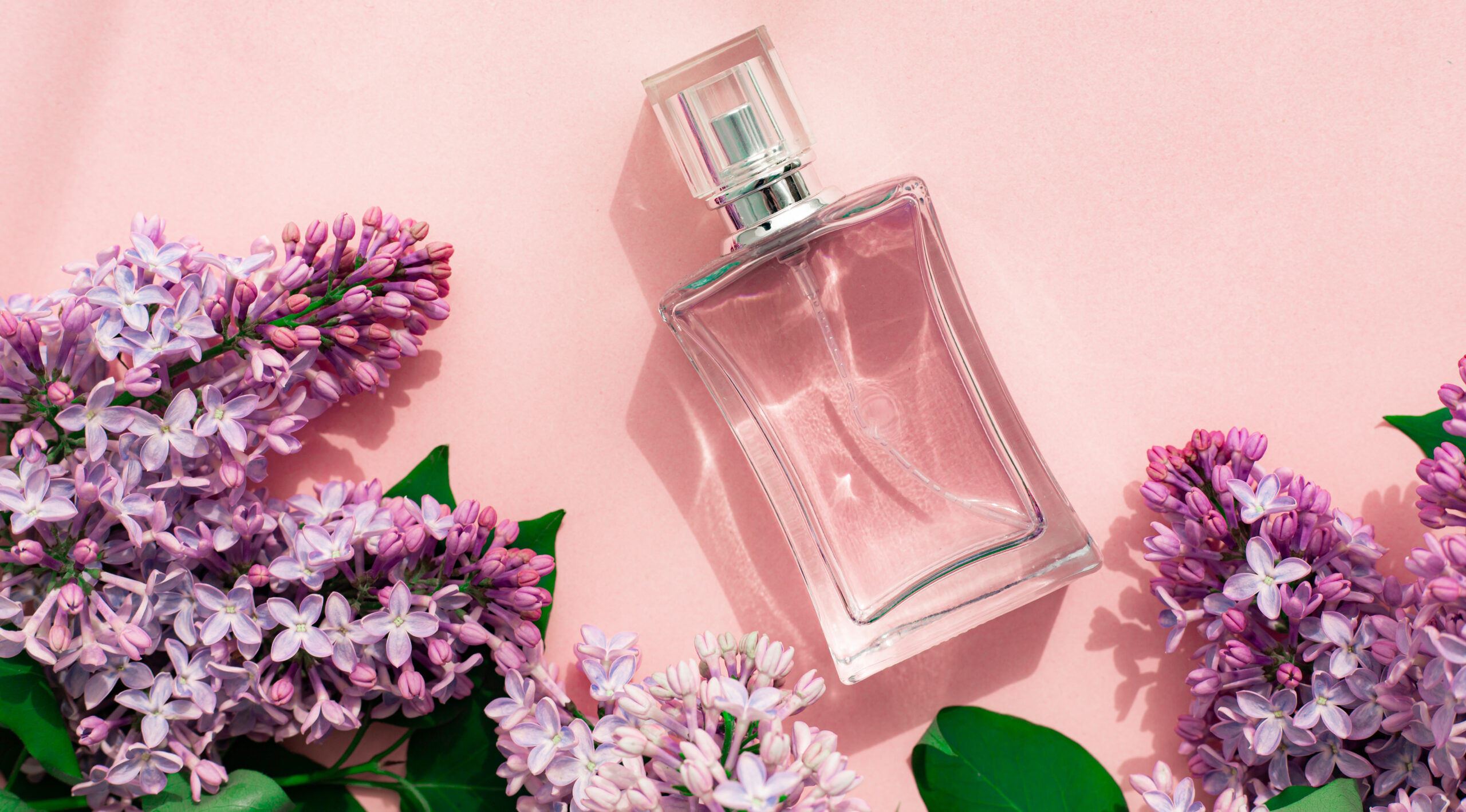 Read more about the article Pomladni ženski parfumi, ki jih morate imeti